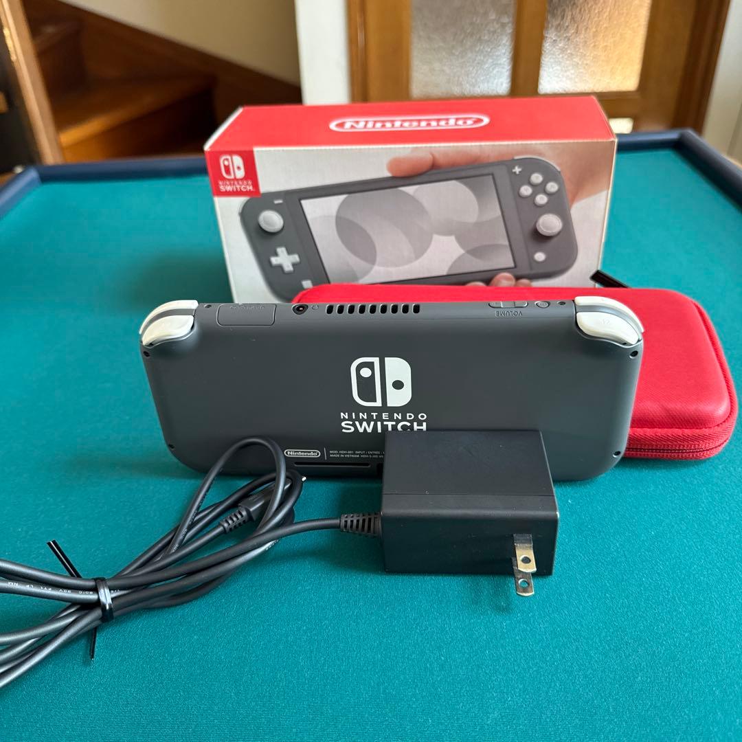 任天堂スイッチライト 中古品 外箱・充電器・SDカード・スプ2ソフト