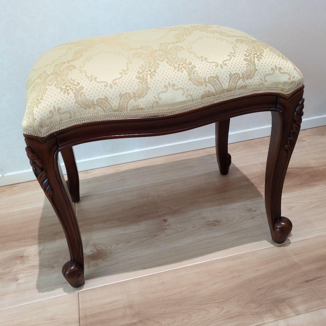 クリーム色の彫刻入りスツール ピコスツール | 家具・インテリア通販サイト CRASH GATE(クラッシュ