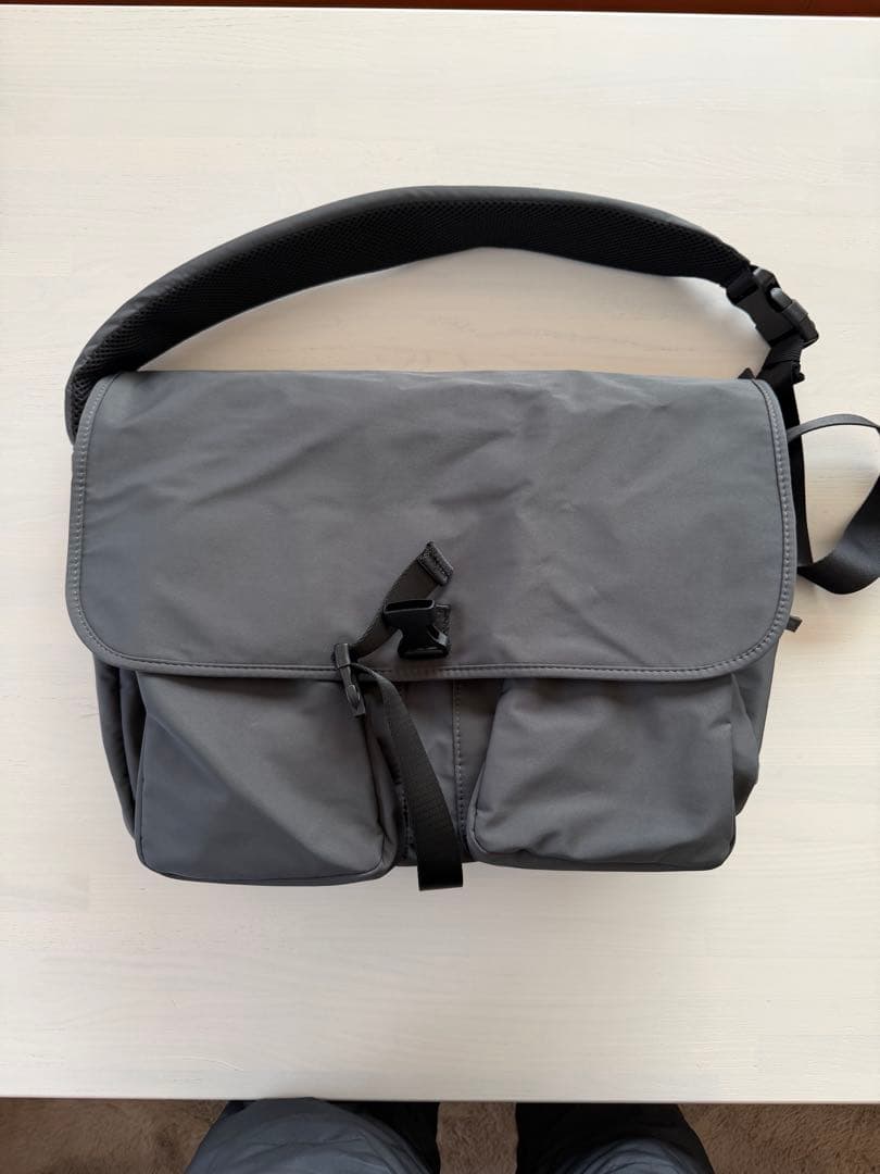 グローバルワークス グレー メッセンジャーバッグ ナイロン製 - メルカリ
