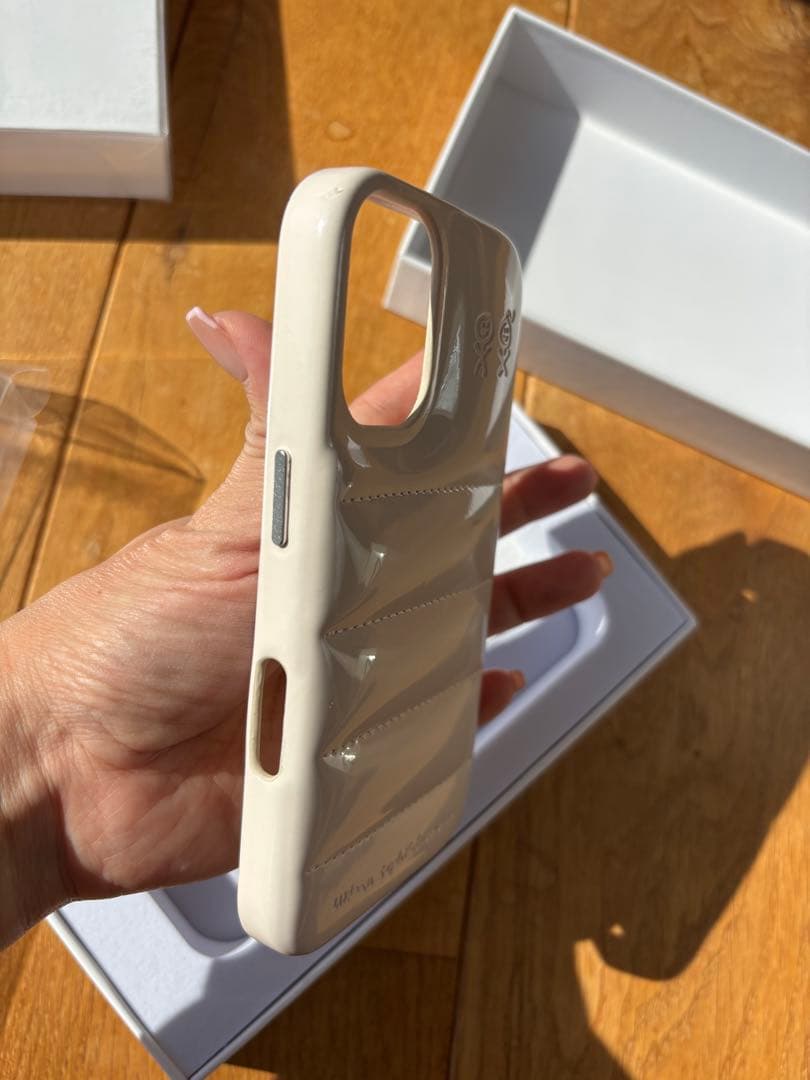 The Puffer Case - Oat Milk / iPhone 16用 - メルカリ