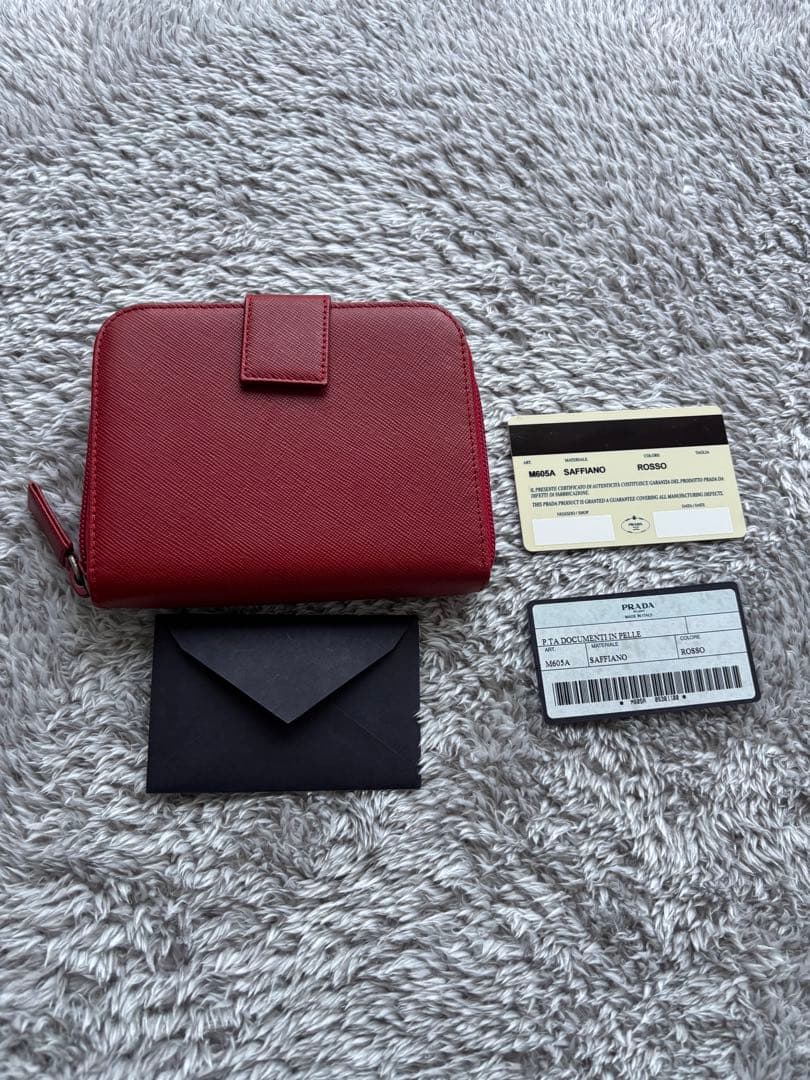 PRADA 二つ折り財布 レッド サフィアーノレザー - メルカリ