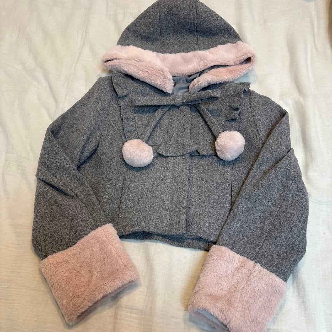 pium ファーリボンヨークフリルショートコート グレー - メルカリ