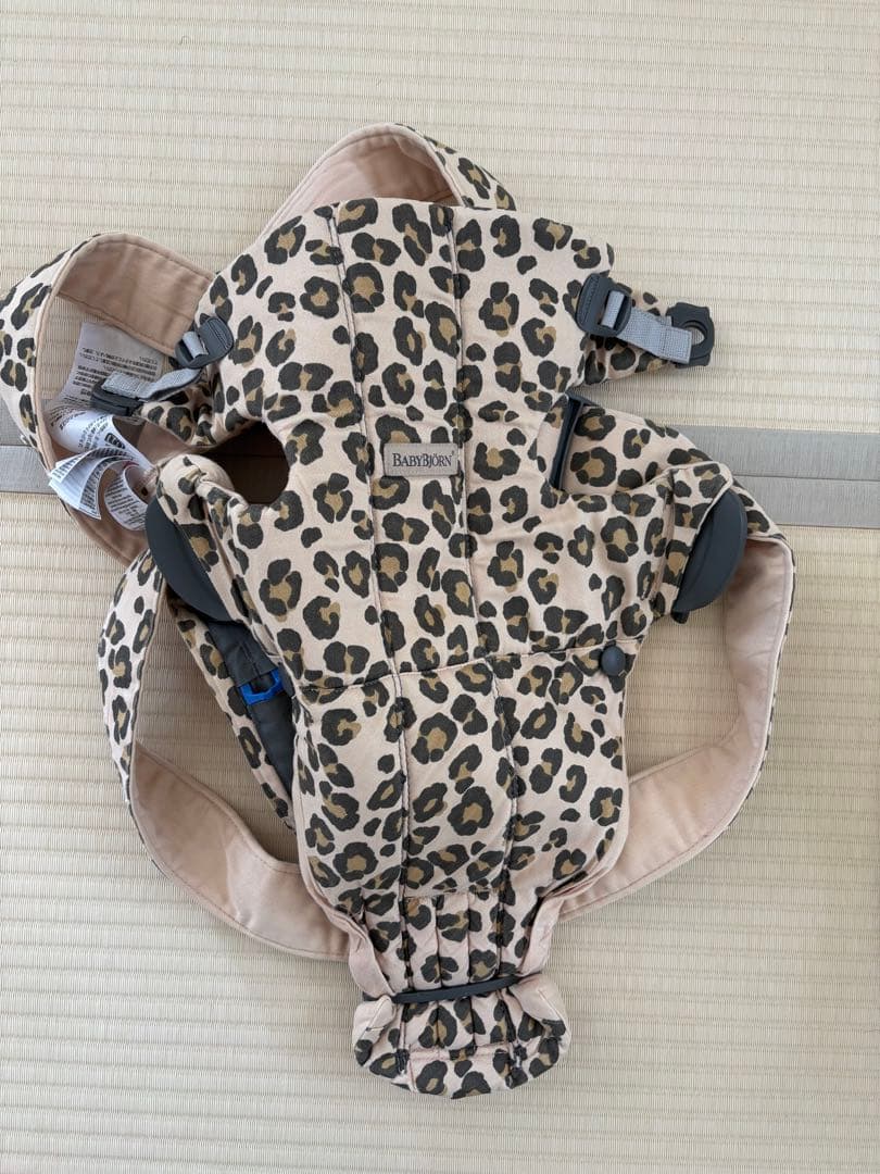 BABYBJORN ヒョウ柄 抱っこ紐 - メルカリ