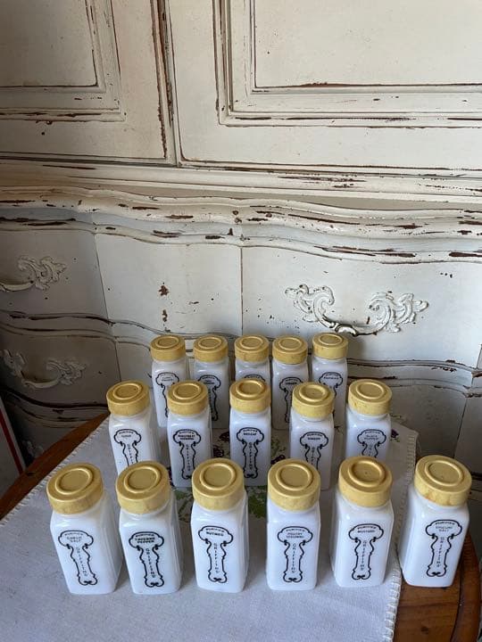 かず様専用 スパイスジャー 13個 Griffith グリフィス 調味料入 - メルカリ