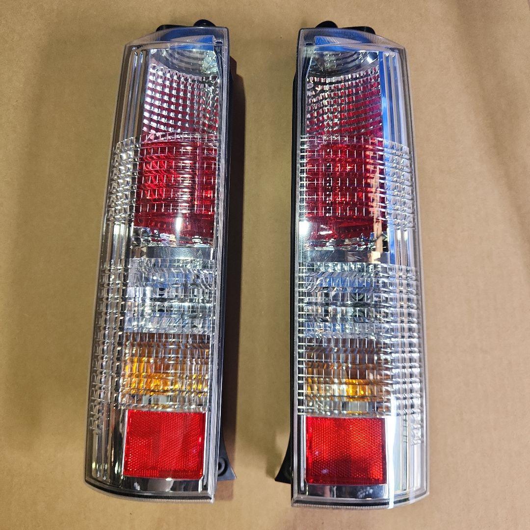 SUZUKI　エブリィワゴン　DA64W 純正品後期クリアテールランプ 良品 送料込 即決 エブリィワゴン DA64W 後期 純正 左右 テールランプ