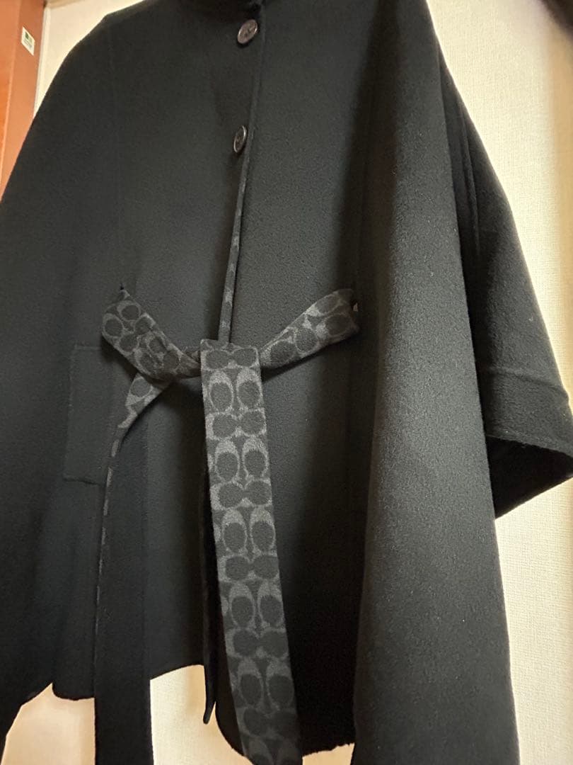 コーチ COACHケープコート ブラック 裏総柄 衣装カバー付 タグ付き