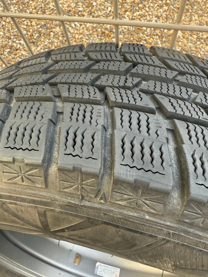 スタッドレスタイヤ　195/65/R15 アイスナビ②