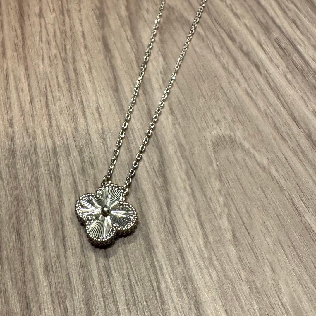 クローバー ギヨシェ彫 ネックレス - メルカリ