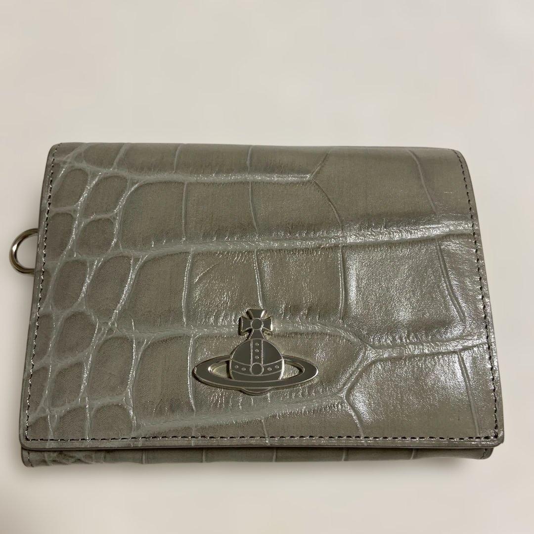 Vivienne Westwood 二つ折財布グレーチャームなし　アウトレット 新品】高級感あふれるオーブ ヴィヴィアンウエストウッド 二つ折り財布