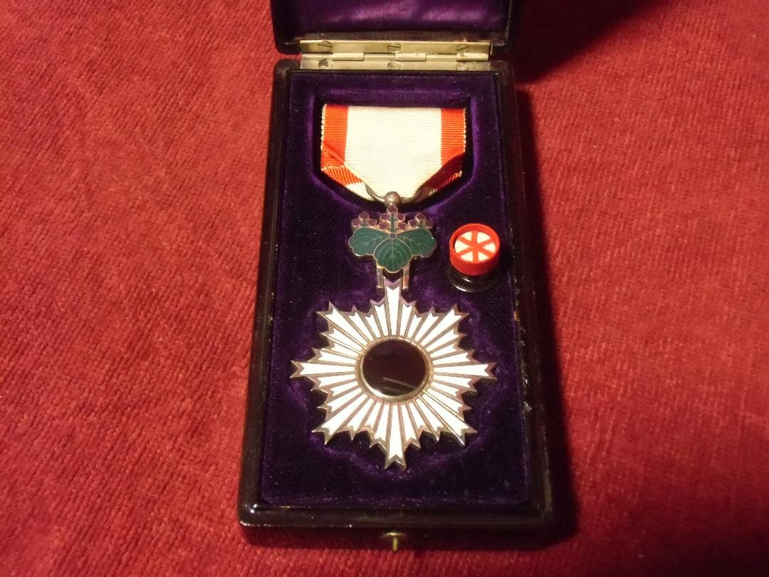 ●日本の勲章/徽章/日本軍＊ 昭和十六年＊勲六等単光旭日章（実物） ○日本の勲章/徽章/日本軍＊ 昭和十六年＊勲六等単光旭日章（実物