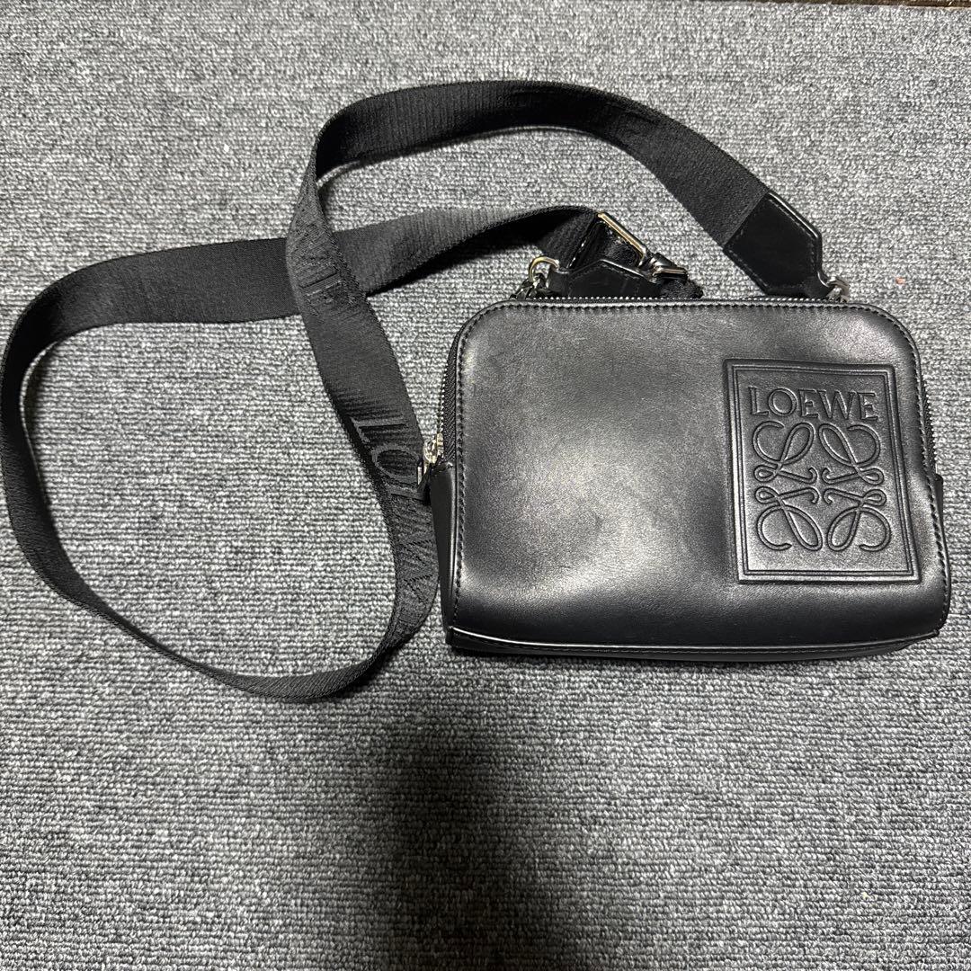 ロエベ　LOEWE ブラック ショルダーバッグクロスボディ カメラバッグ ☆Loewe☆カメラ クロスボディバッグ ミニ（サテンカーフ） (LOEWE