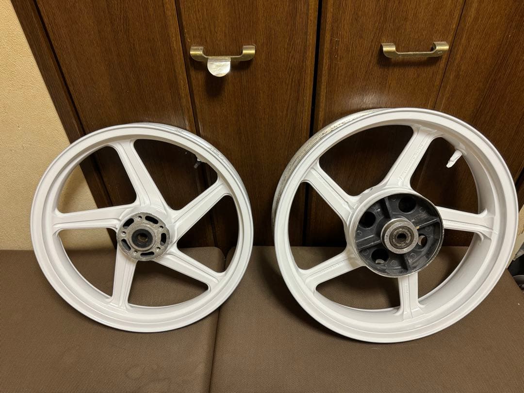 ゼファー400 前後ホイールセット 白 - メルカリ