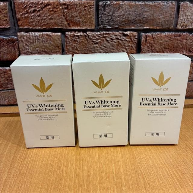 ♪ビーバンジョア 薬用UVホワイトニングエッセンシャルベース・モア