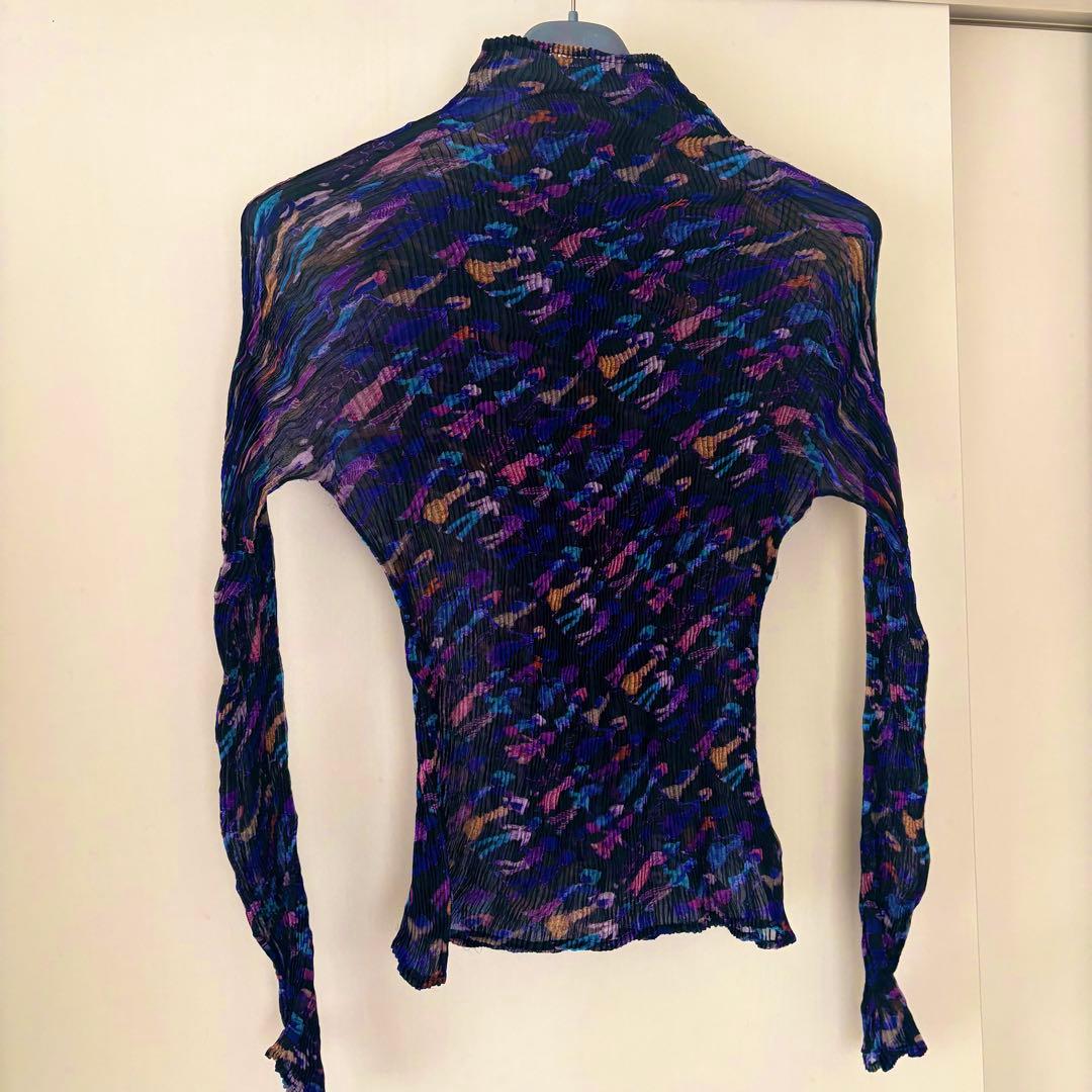 【激希少】ISSEY MIYAKE プリーツプリーズ　長袖　トップス　しわ加工 PLEATS PLEASE ISSEY MIYAKE - イッセイミヤケ しわ加工 トップスの