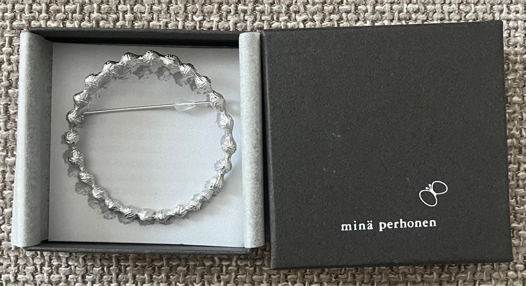 ミナペルホネン タンバリン　ブローチ シルバー　美品 正規品 ミナペルホネン タンバリン ブローチ シルバー - メルカリ