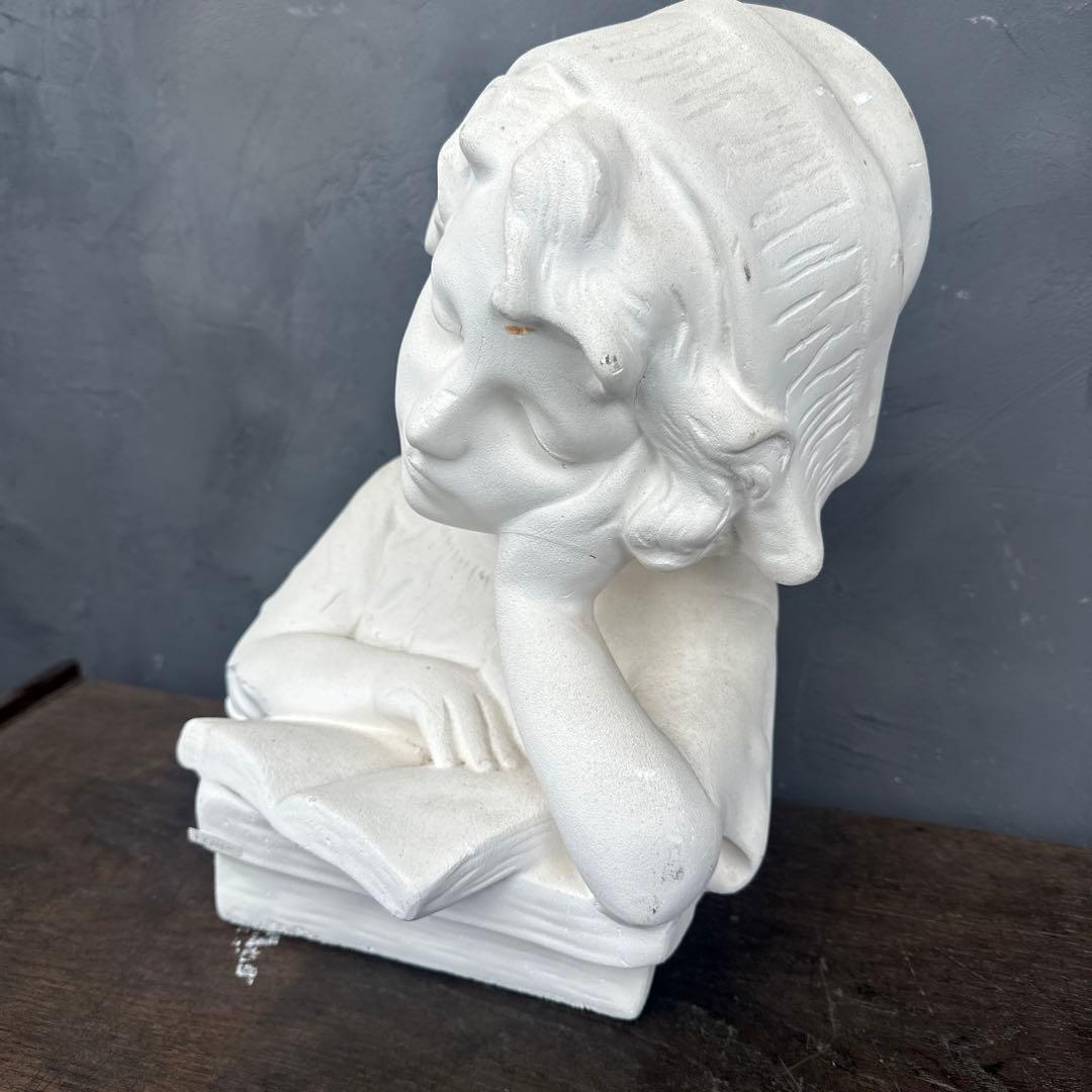 ヴィンテージ石膏像　本読みながらうたたねをする少女