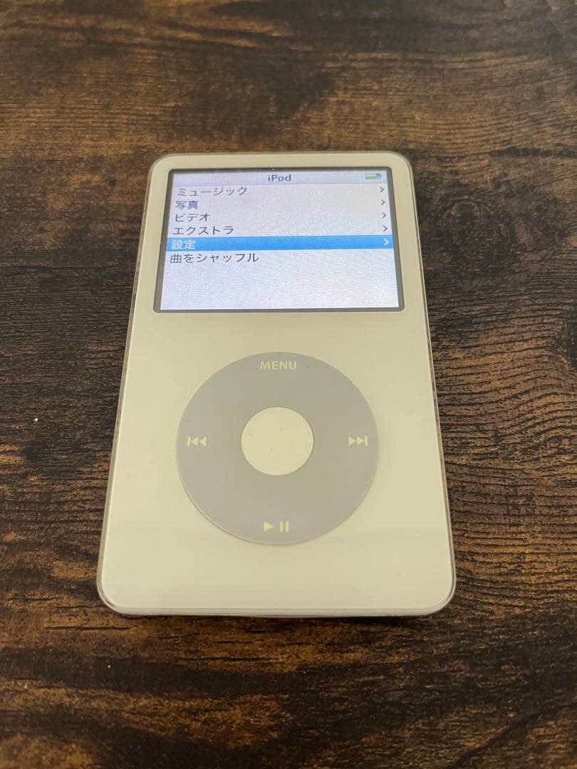 iPod classic 第5世代 30GB ホワイト MA002J - メルカリ
