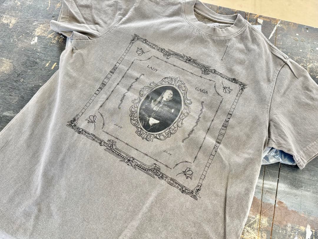 新品)レディーガガ VIPGOLD 最前列 Tシャツ S〜最安値〜 - メルカリ