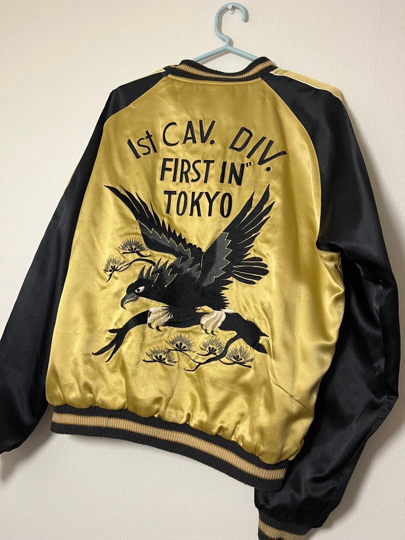 東洋エンタープライズ スカジャン 刺繍デザイン 黒と金