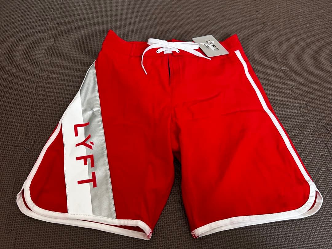 LYFT ボードショーツレッド　Mサイズ LYFT GRADATION STAGE SHORTS - RED｜Yahoo!フリマ（旧PayPayフリマ）
