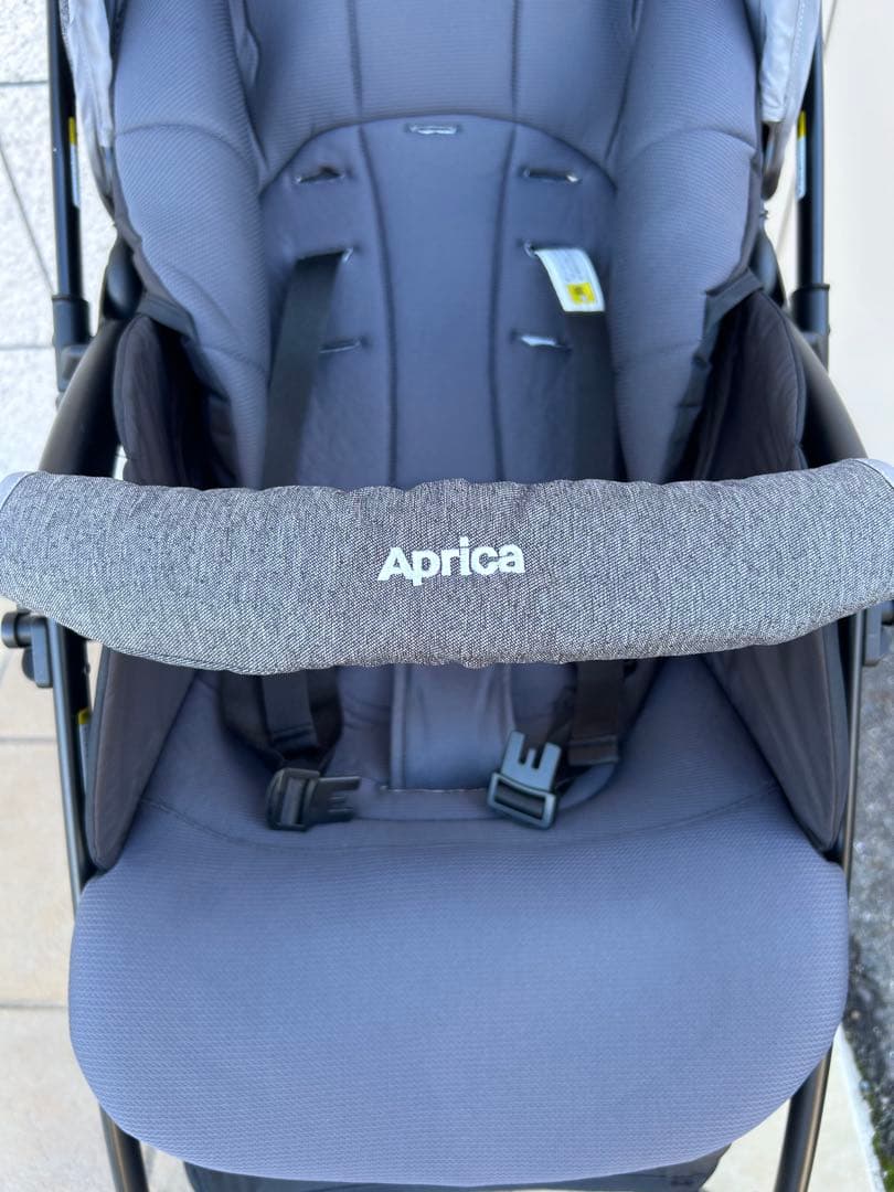 使用期間5ヶ月 アップリカ ラクーナエアー AD グレー - メルカリ