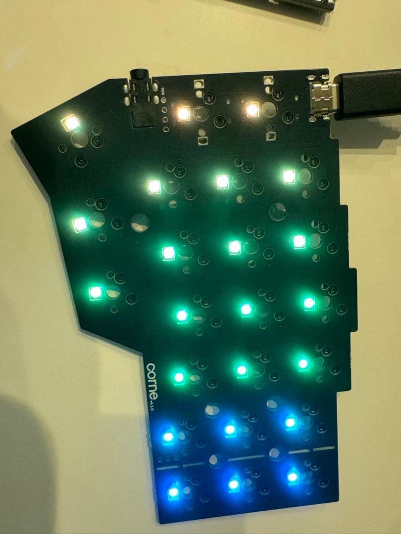 新品】 corne v4 cherry 完成品keychron静音、ケーブル付 - メルカリ