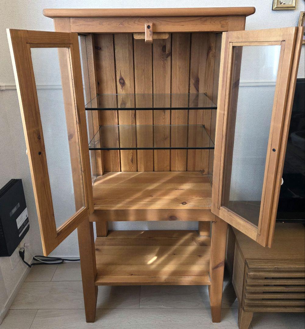 パイン材ガラス扉キャビネット - メルカリ