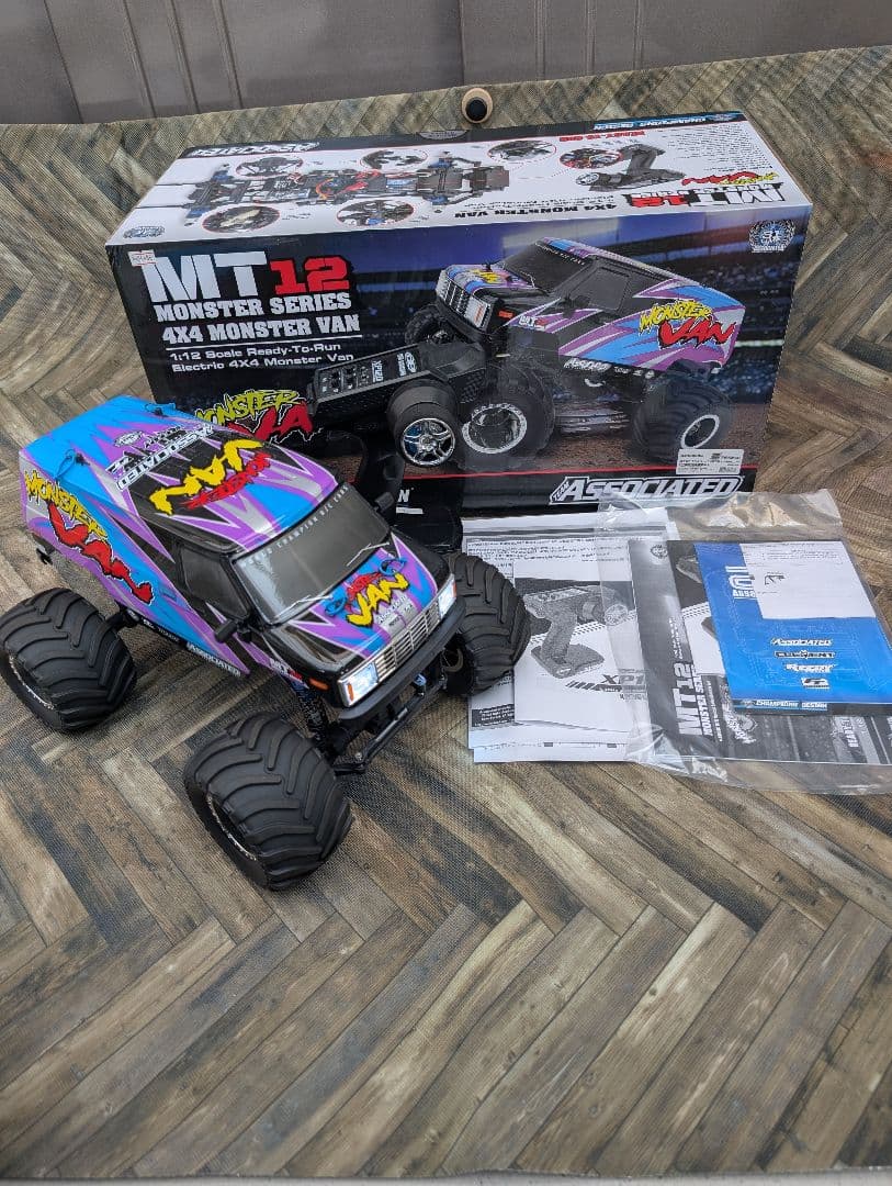 Associated MT12 4x4 Monster Van　RTR ラジコン MT12 Monster Van RTR LiPo Combo - Associated Electrics
