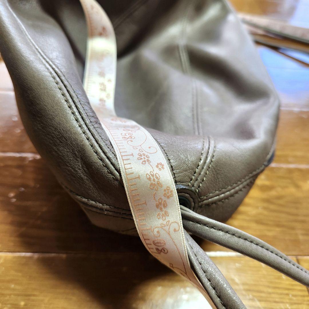 ヨーガンレール ラグビーボールショルダーバッグ グレージュ - メルカリ