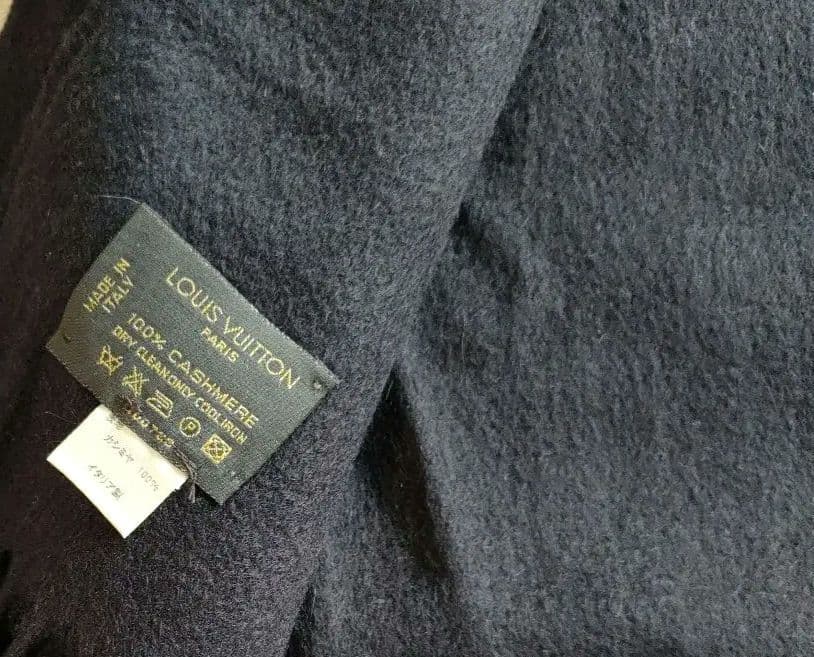 Louis Vuitton ブラック カシミヤ マフラー美品 - メルカリ