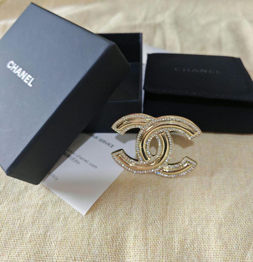 シャネルブローチシャンパンゴールドココマークラインストーン CHANEL（シャネル） （新品・未使用品）シャネル ココマーク ライン