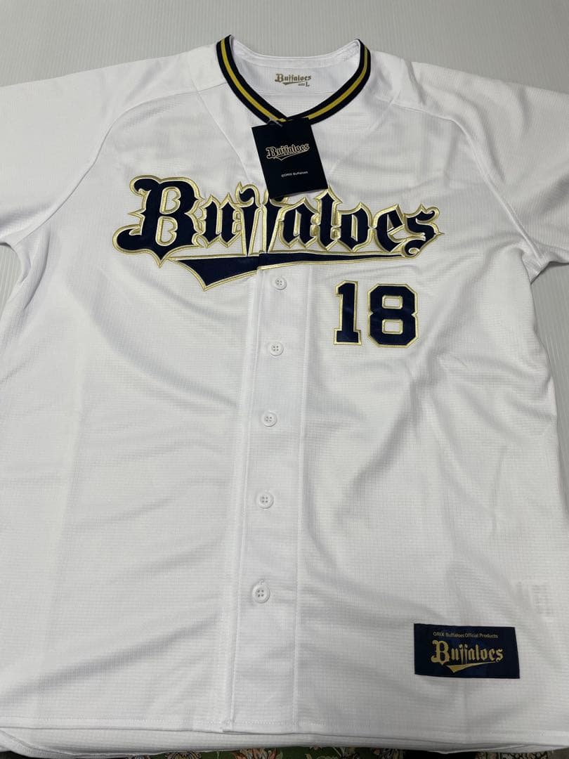 山本由伸 直筆サイン入りユニフォーム - メルカリ