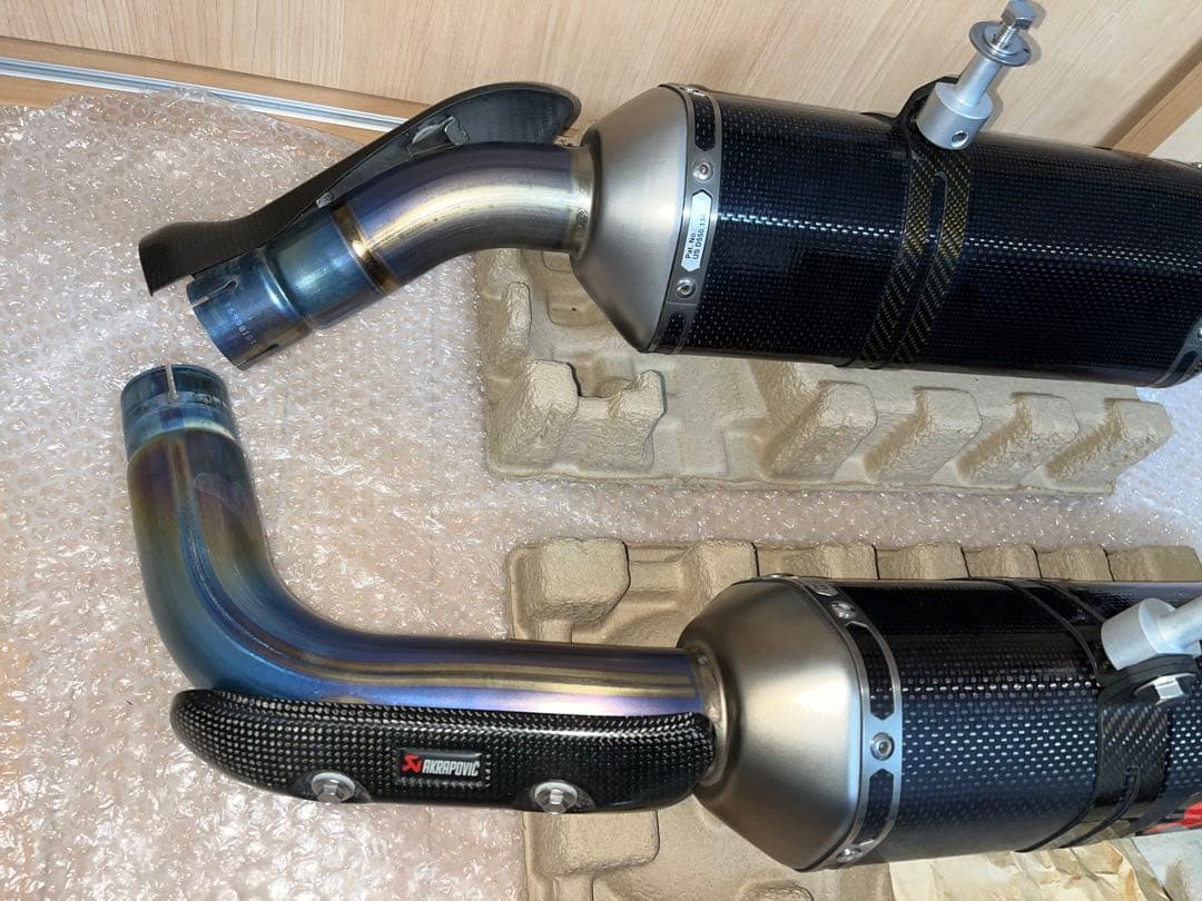 YZF-R1 09-14 アクラポビッチ カーボンスリップオンマフラー - メルカリ