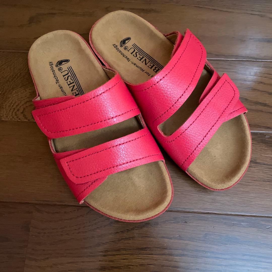 BENESU ベネッシュ　レッド サンダル ベネッシュ BENESU 外履きサンダル 24㎝ 赤 - メルカリ