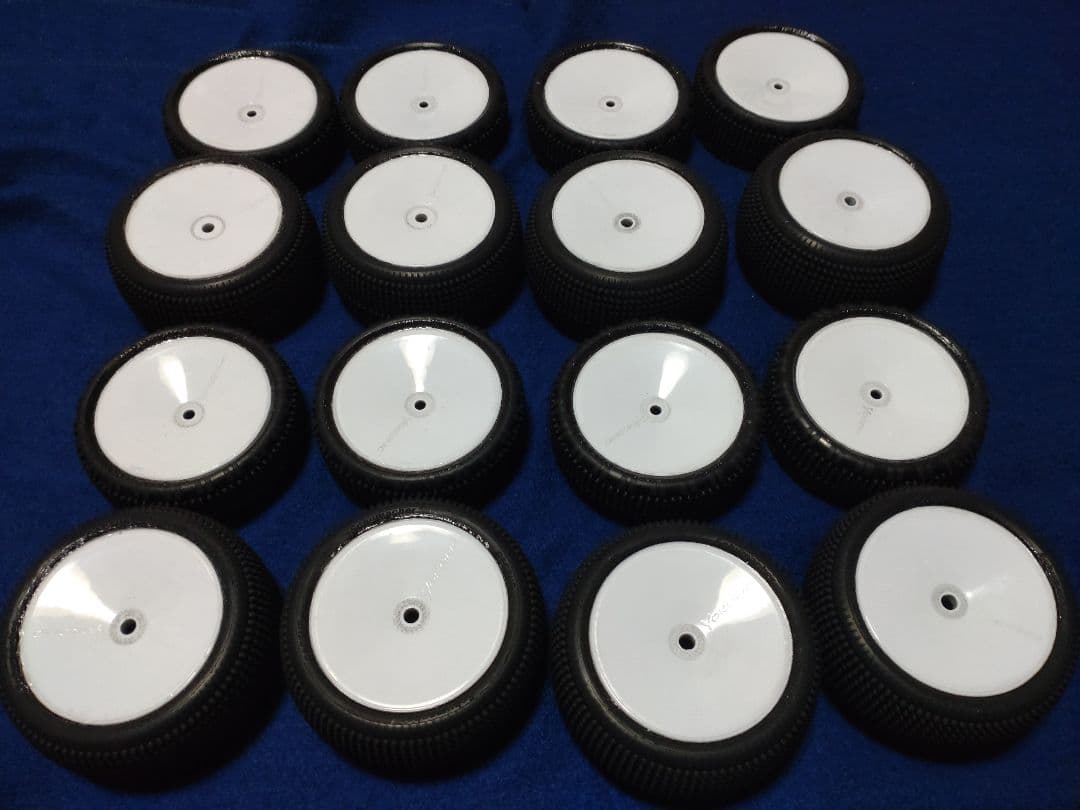 今だけ値引き、ラジコンバギー用、2WD用のカーペットタイヤ 1/10バギー用タイヤ : RICKSIDE DESIGN RCカーのペイントならRICKSIDE