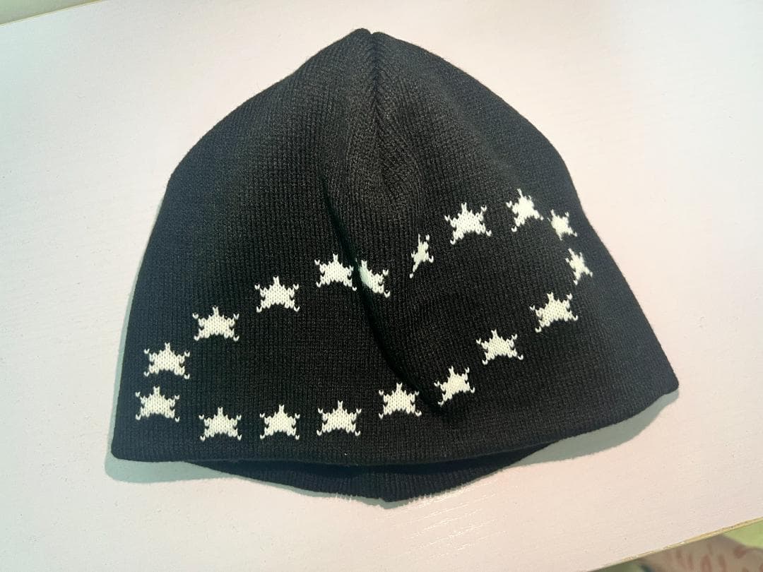黒のニット帽 星型刺繍付き afb ビーニー - メルカリ