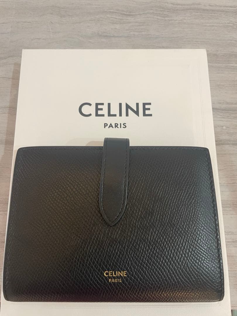 CELINE 二つ折り財布　スモールストラップウォレット　ブラック　黒 CELINE（セリーヌ） [正規ラッピング済] 財布 二つ折り財布 ファイン