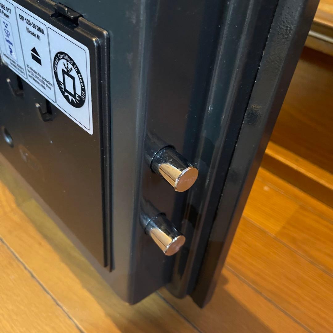 現地引渡し。diplomat 電子ロック 金庫 - メルカリ