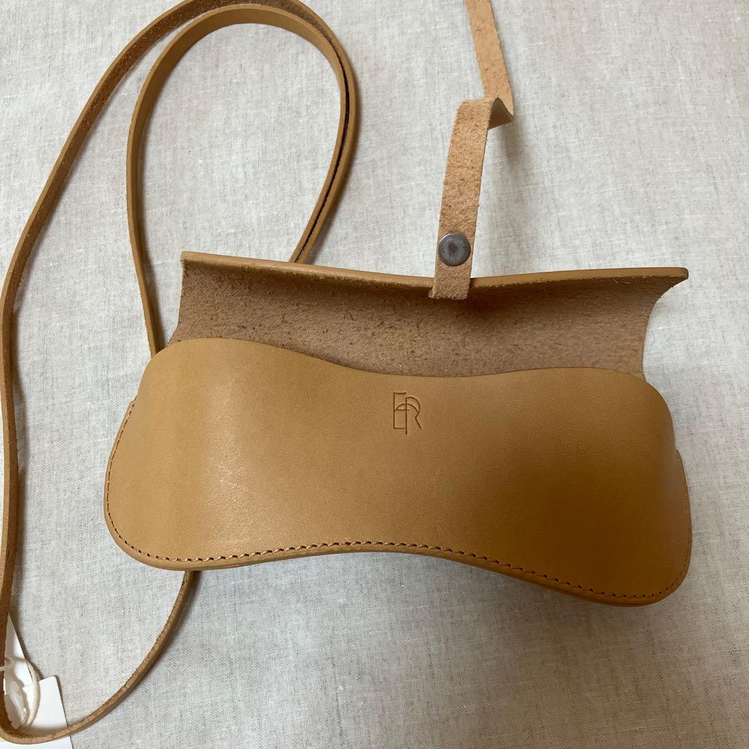 ETRE TOKYO エトレトウキョウ タンドレザーサングラスケース ベージュ