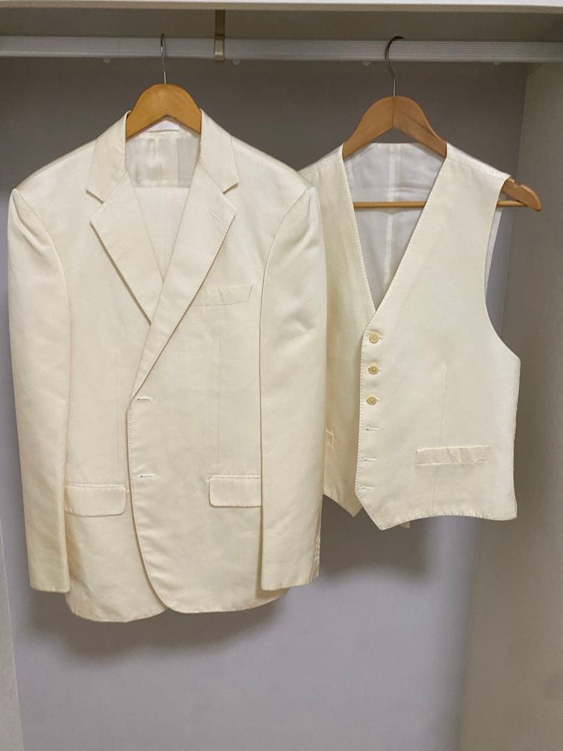 カルーゾ CARUSO 52サイズ ホワイト 3ピース セットアップ スーツ ザ・クラシック×カルーゾ、ミニマルなセットアップスーツがランド オブ