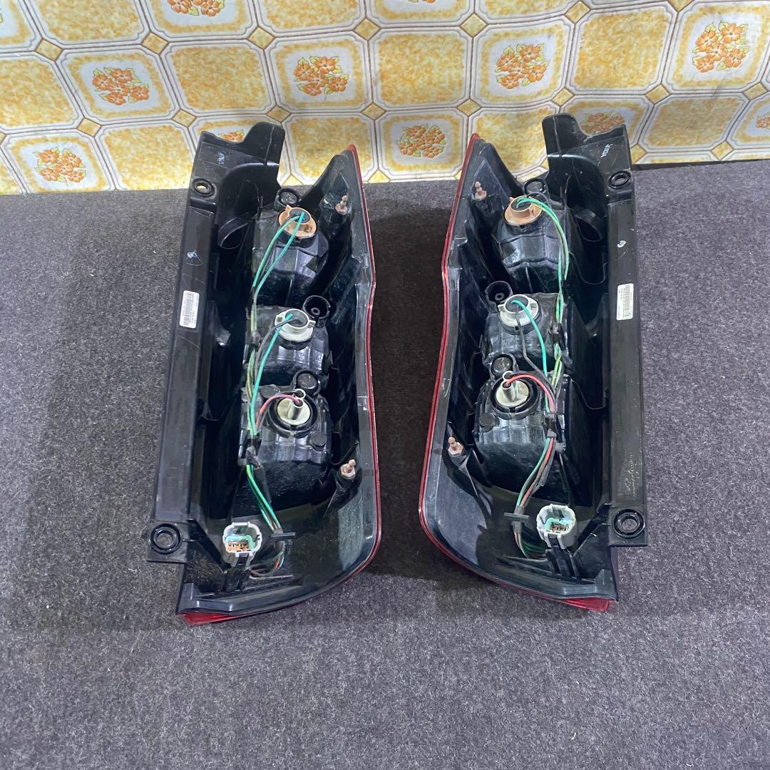 キャラバン　E26 《VR2E26》左右セット　テールライト　テールランプ