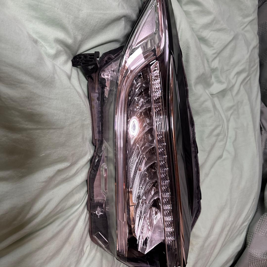 ヴェゼルDAA-RU4ヘッドライトASSY右側 即決 01 ヴェゼル RU 前期 / LED ホンダ 純正 右 ヘッドライト KOITO