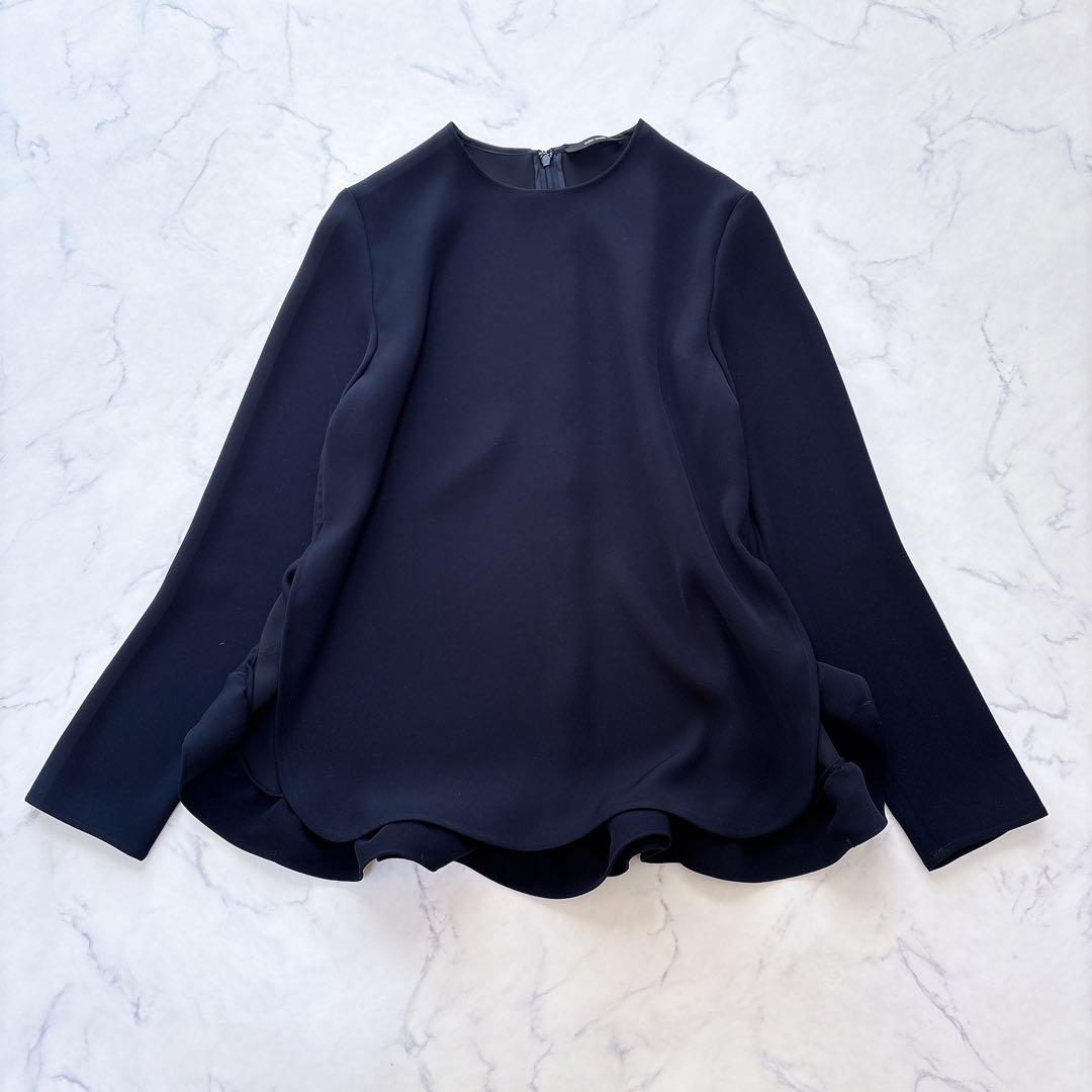 【美品】23AW YOKOCHAN ロングスリーブ バックフリル ブラウス 紺 2215093090.jpg?1711251710