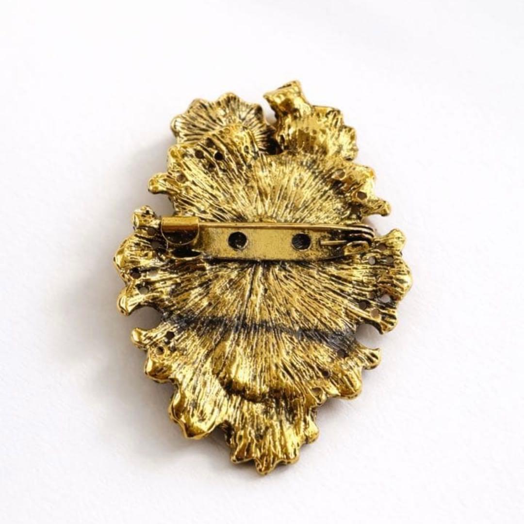 ヴィンテージ調 カメオ風 ブローチ｜クラシカルデザイン - メルカリ