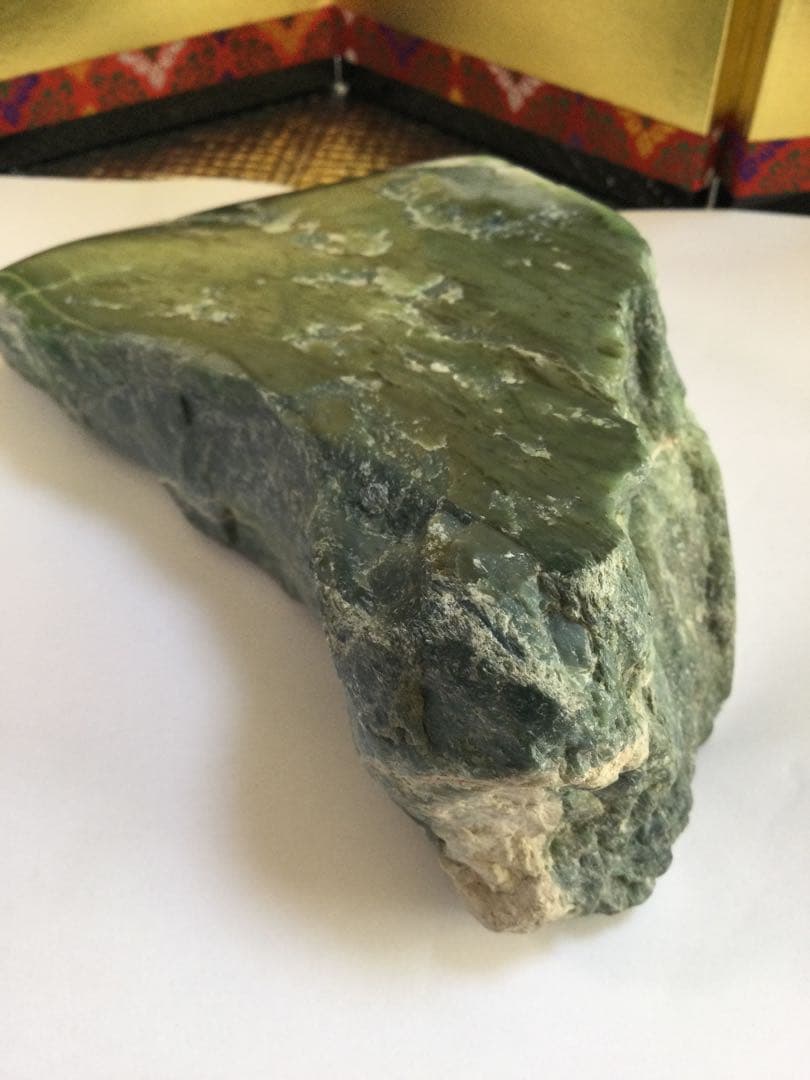 日高翡翠原石 宝石質 極上品 透過エメラルドグリーン