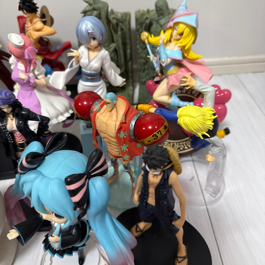 フィギュア 30個まとめ売り - メルカリ