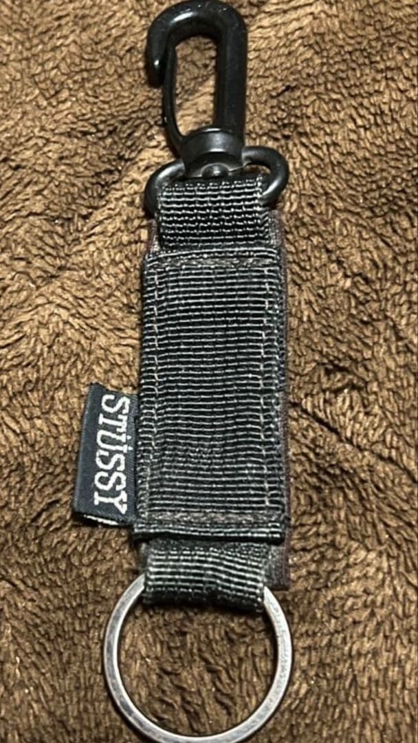 Stussy ブラック キーホルダー キーリング カラビナ - メルカリ