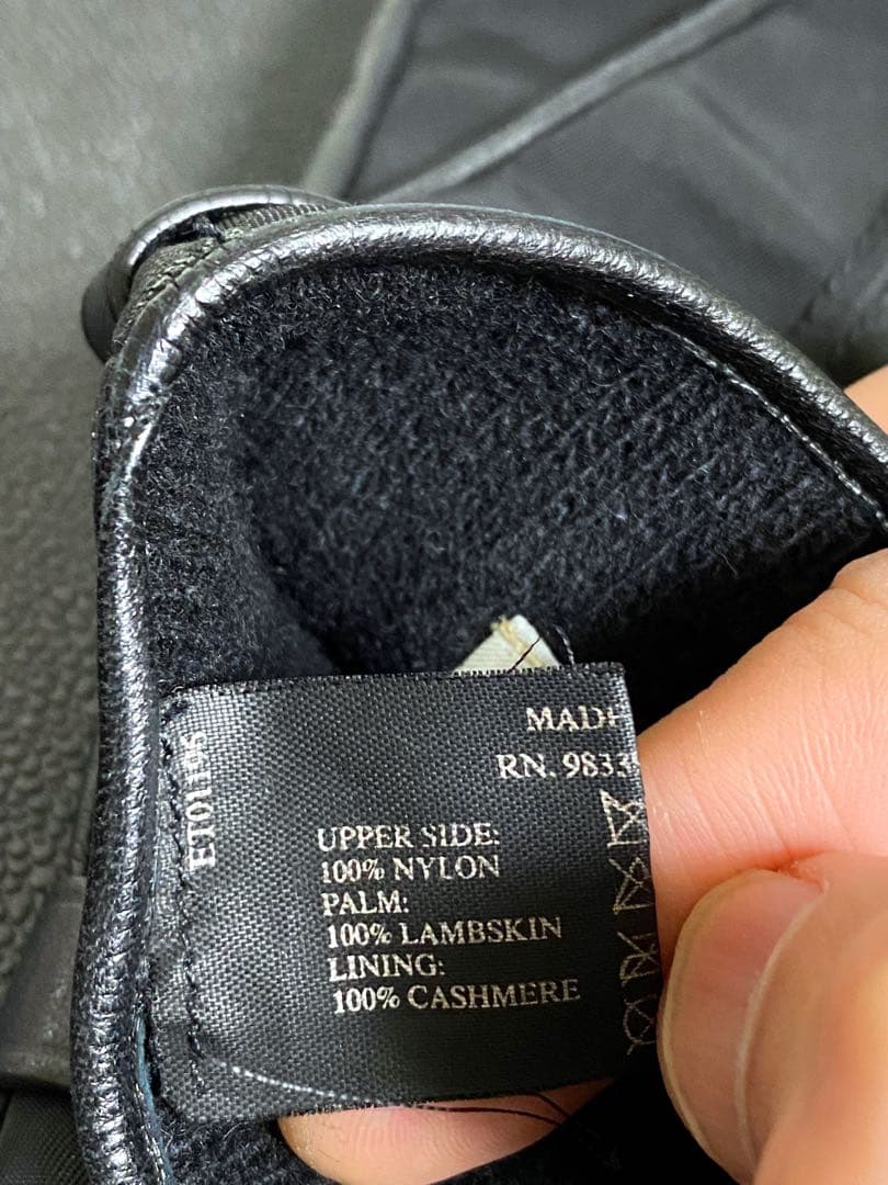 PRADA ブラック合成皮革手袋 ベルト付き - メルカリ