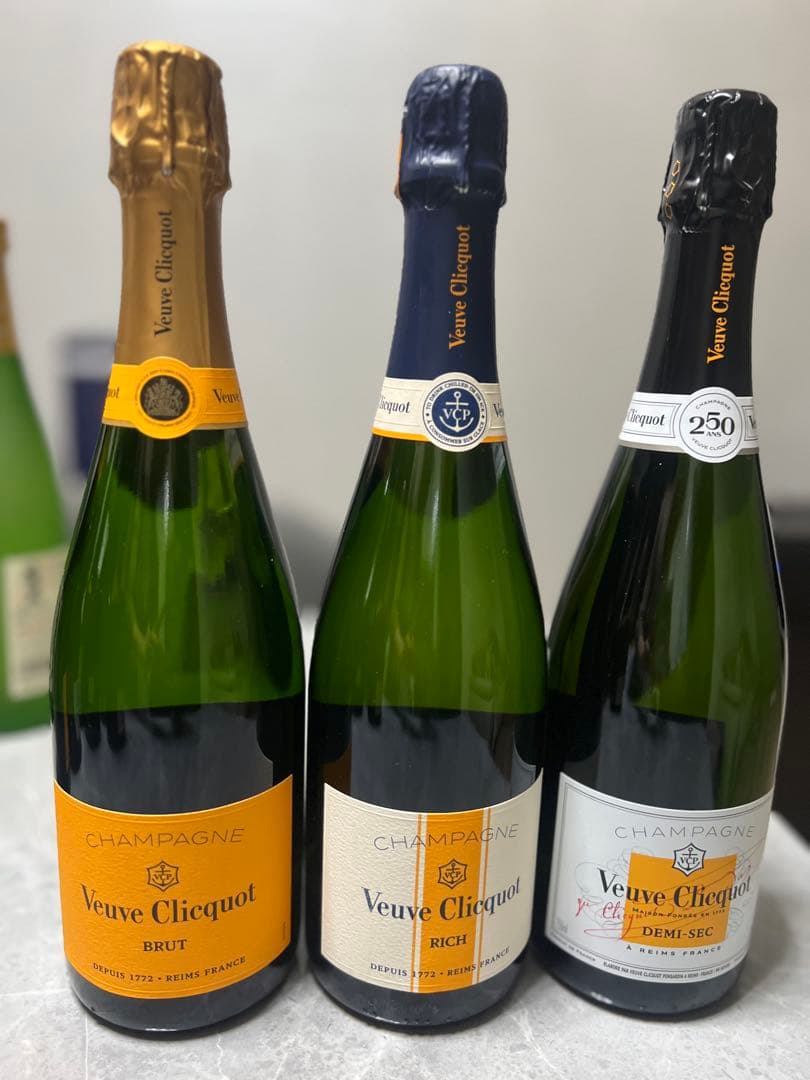 ヴーヴ・クリコ シャンパン 3本セット Amazon.co.jp: 人気シャンパン飲み比べ3本セット [ヴーヴ・クリコ