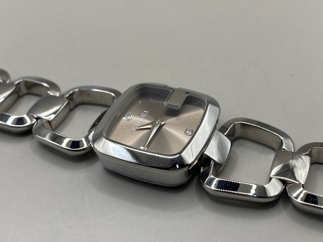 美品]GUCCI シルバー スクエアフェイス腕時計125.5 YA125502 - メルカリ